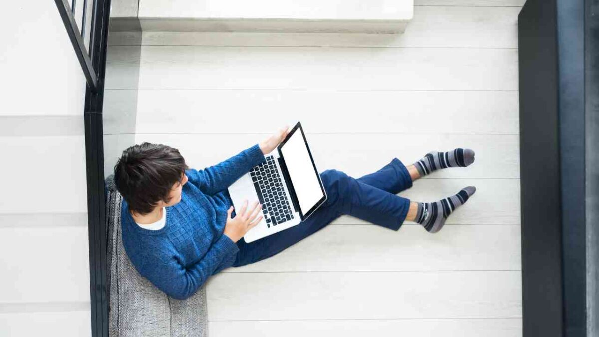 ¿Qué nos dice la evidencia sobre el uso adictivo de pantallas en adolescentes? Más allá del tiempo frente a la pantalla